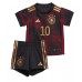 Tyskland Serge Gnabry #10 Replika babykläder Bortaställ Barn VM 2022 Kortärmad (+ korta byxor)